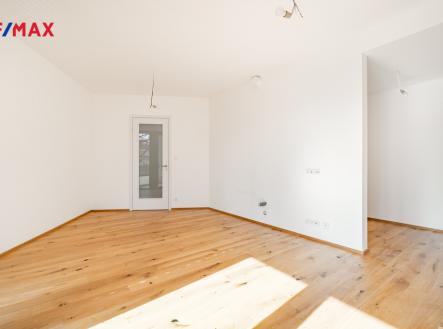 Pronájem bytu, 1+kk, 37 m²