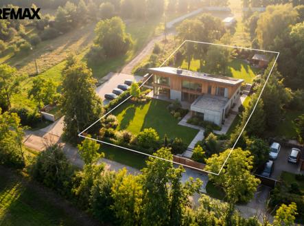 Prodej pozemku pro komerční výstavbu, 1 670 m²