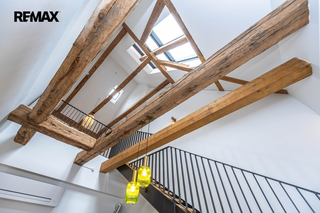 Strop vysoký témeř 10m