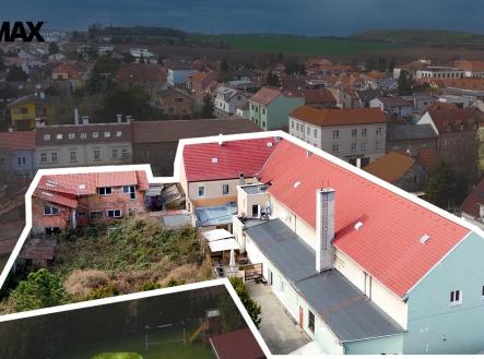 Prodej nájemního domu, 1 880 m²