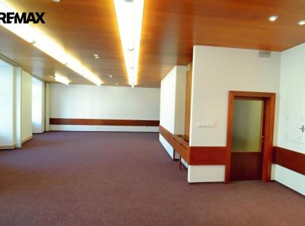 Pronájem kanceláře, 66 m²