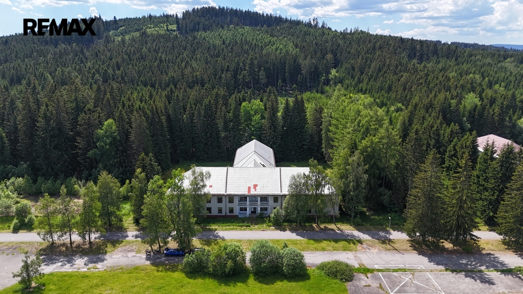Předmětem nabídky je rozsáhlý nemovitostní areál připravený na realizaci výjimečného projektu ve Vimperku.