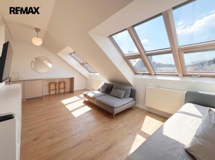 Pronájem bytu, 1+kk, 32 m²