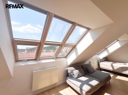 Pronájem bytu, 1+kk, 32 m²