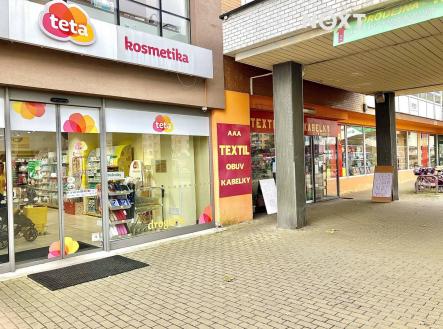 Pronájem komerčního objektu, obchodní centrum, 567 m²