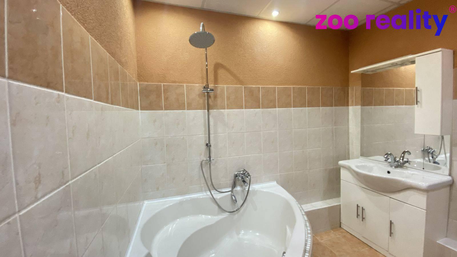 Pronájem byt 2 + 1, 62㎡|Ústecký kraj, Chomutov, 17. listopadu 4608, 43004