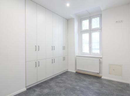 Prodej - obchodní prostor, 83 m²