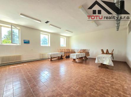 Pronájem - kanceláře, 400 m²