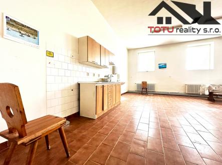 Pronájem kanceláře, 400 m²