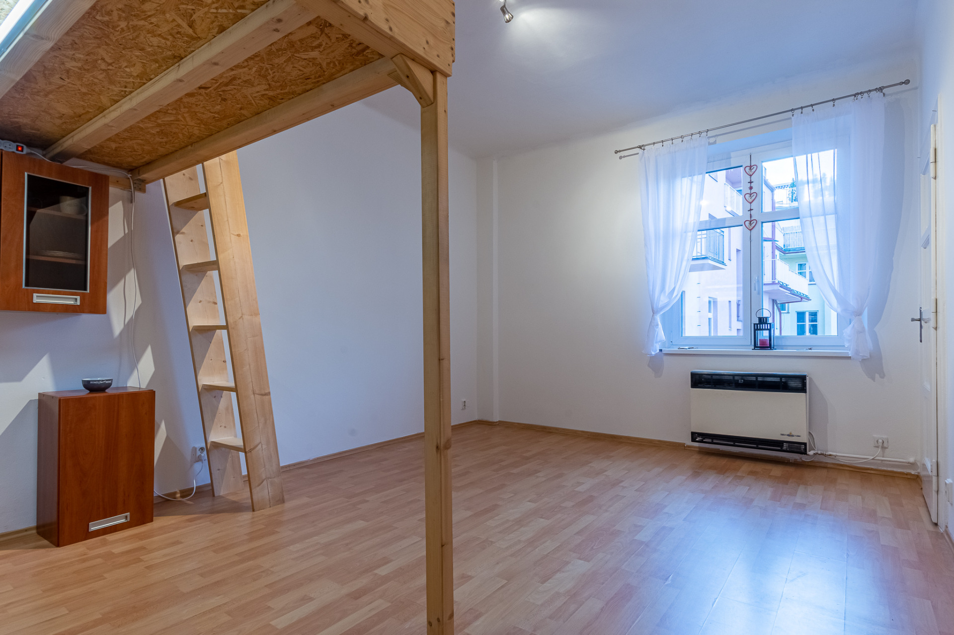 Pronájem 1+kk, Praha - Žižkov, Sudoměřská, 16500 Kč/měs., 28 m2
