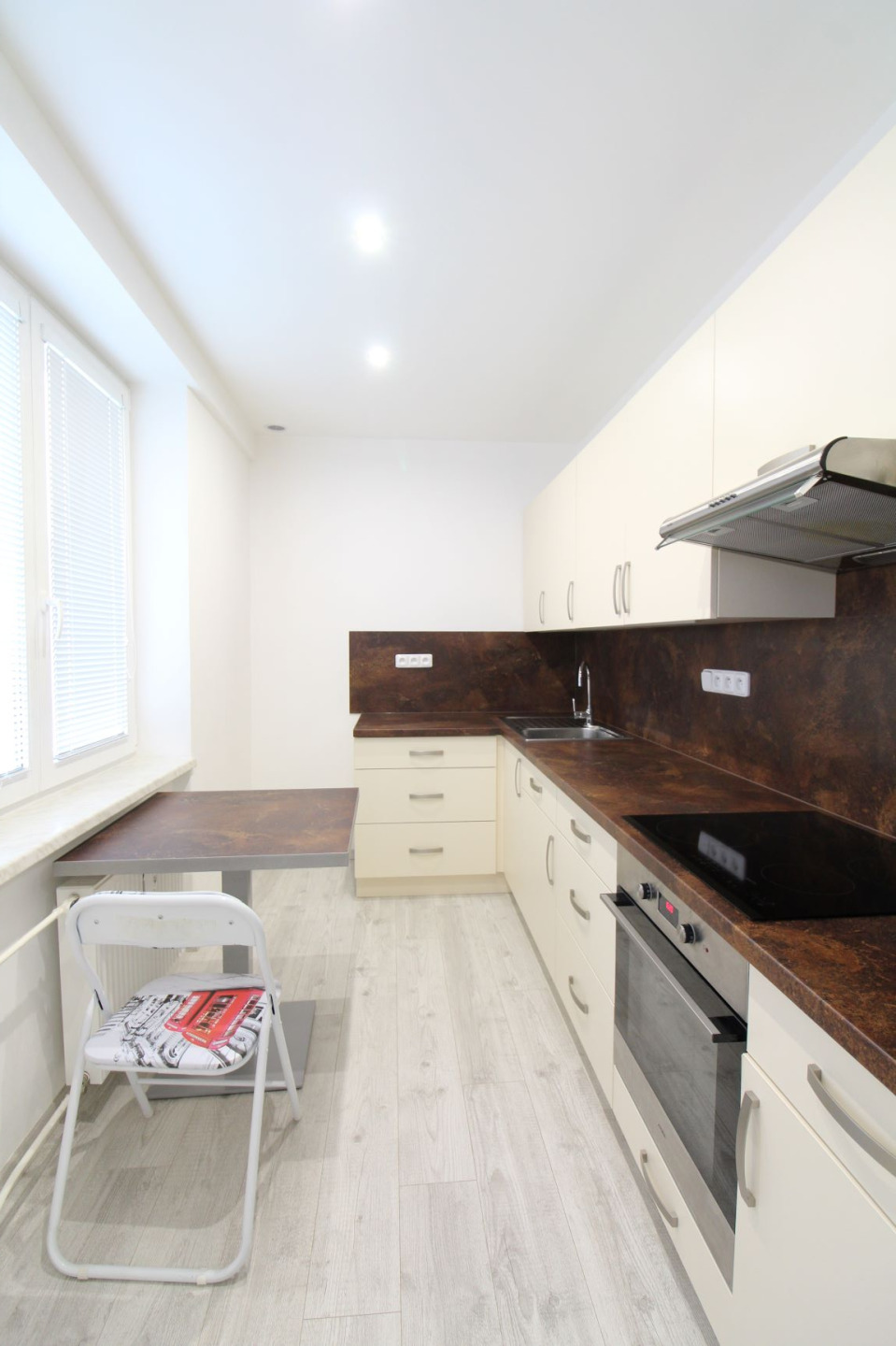 Pronájem 2+1, Plzeň - Slovany, náměstí Generála Píky, 54 m2