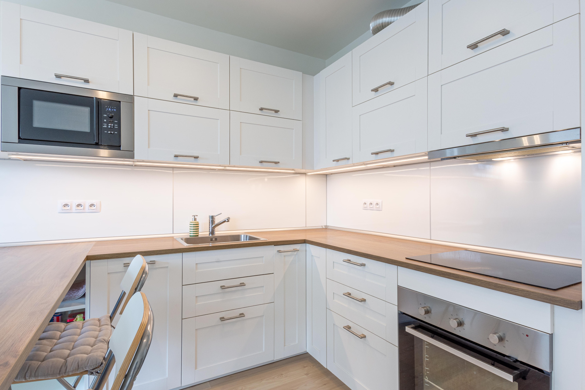 Pronájem 1+kk, Praha - Hloubětín, Modrého, 19 000 Kč/měsíčně, 34 m2