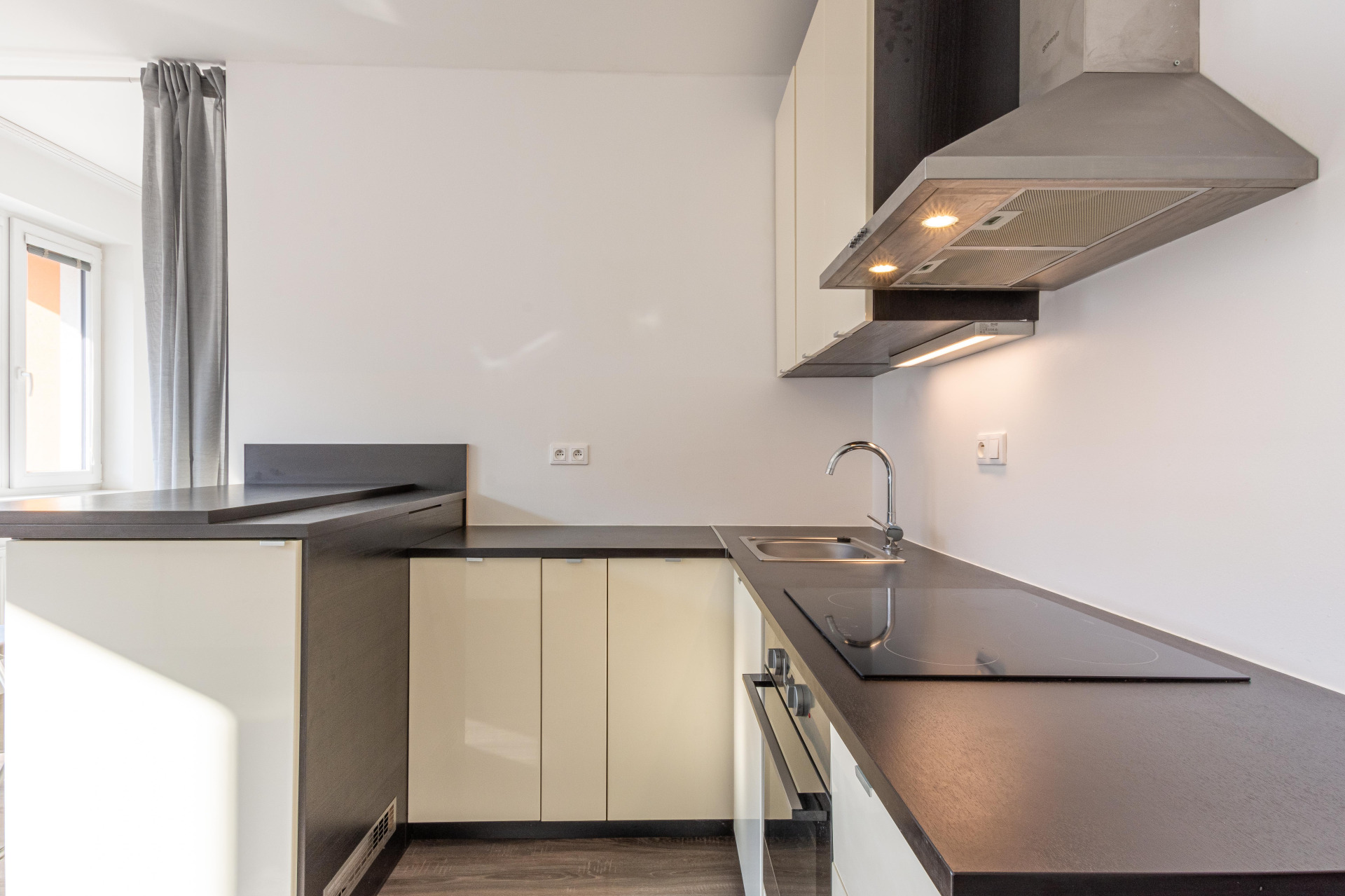 Pronájem bytu 1+kk Farkašova, Praha 14 - Kyje, 16900 Kč/měsíc, 31m2