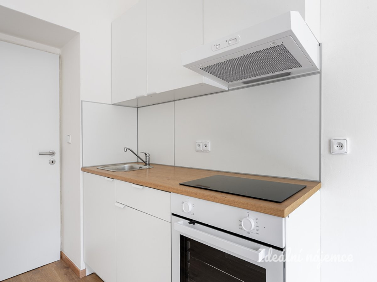 Pronájem bytu 1+kk Petrohradská, Praha - Vršovice, 16 000,- Praha 10