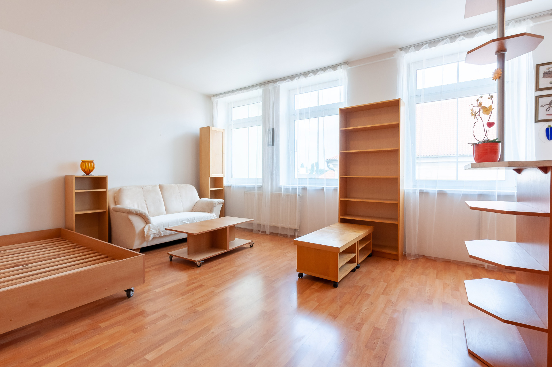 Pronájem 1+kk, Praha - Žižkov, Jeseniova, 17 200  Kč / měsíc, 31 m2