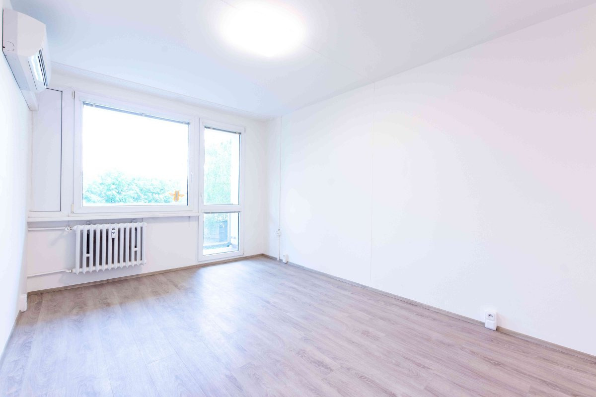 Pronájem 2+kk, Praha - Kobylisy, Mirovická, 20900 Kč / měsíc, 39 m2