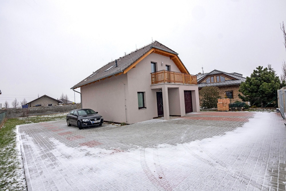 Pronájem domu, Šeříková, Praha - Šestajovice, 40 000 Kč/měs., 155 m2