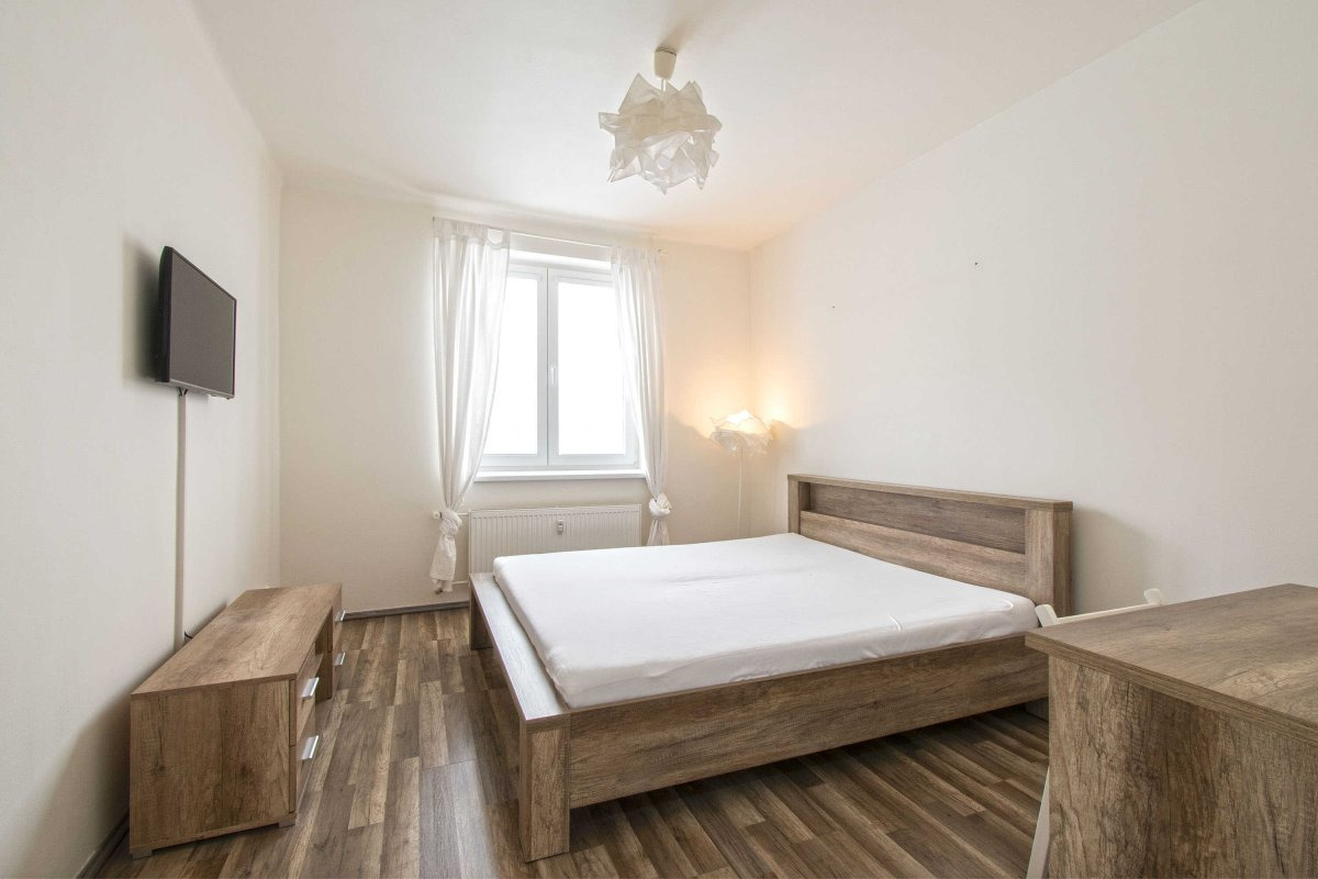 Pronájem bytu 1+1, Kladenská, Vokovice, 18700 Kč/měs, 36 m2