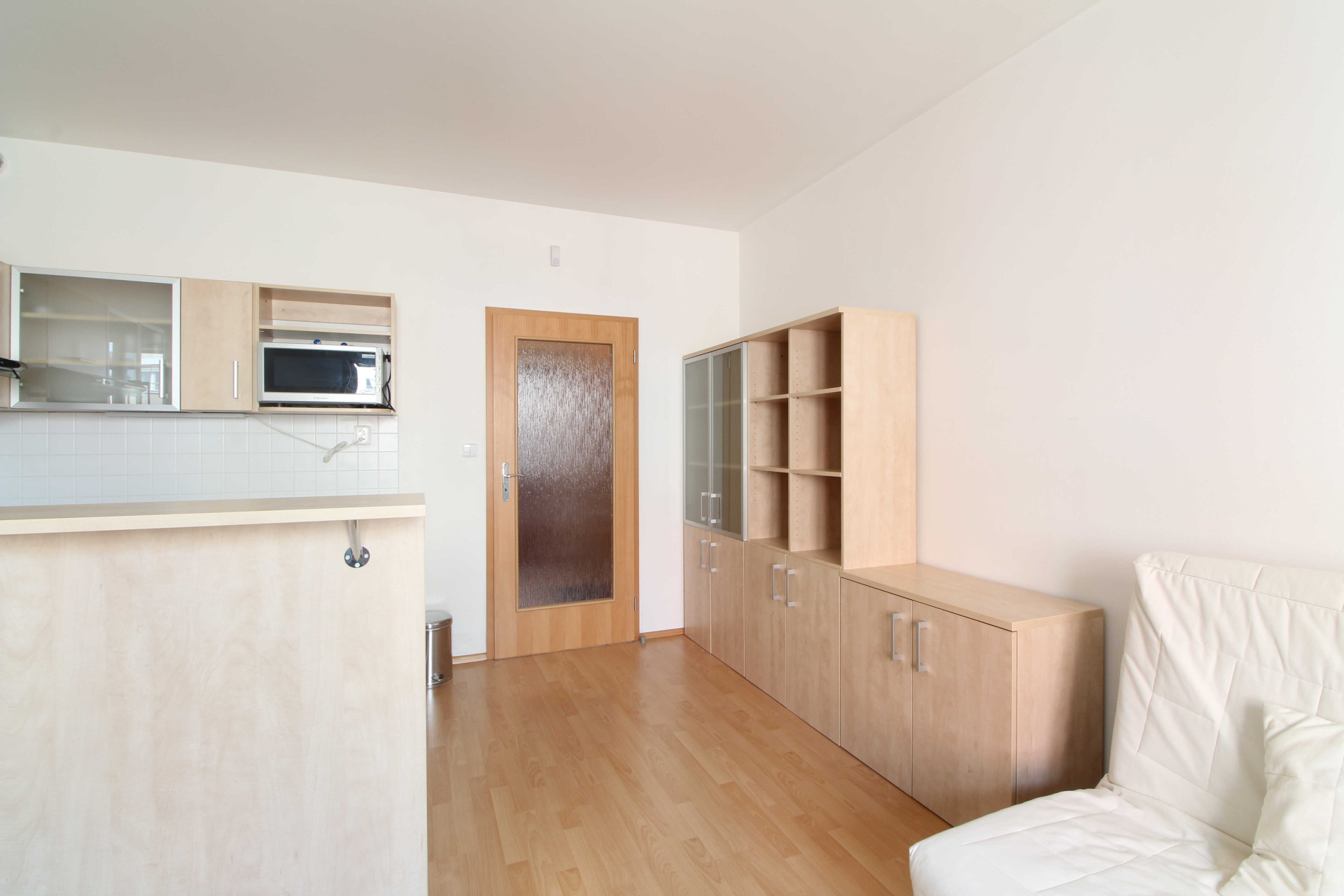 Pronájem bytu 1+kk, Mikanova, Praha - Zaběhlice, 14 900 Kč/měs., 28m2