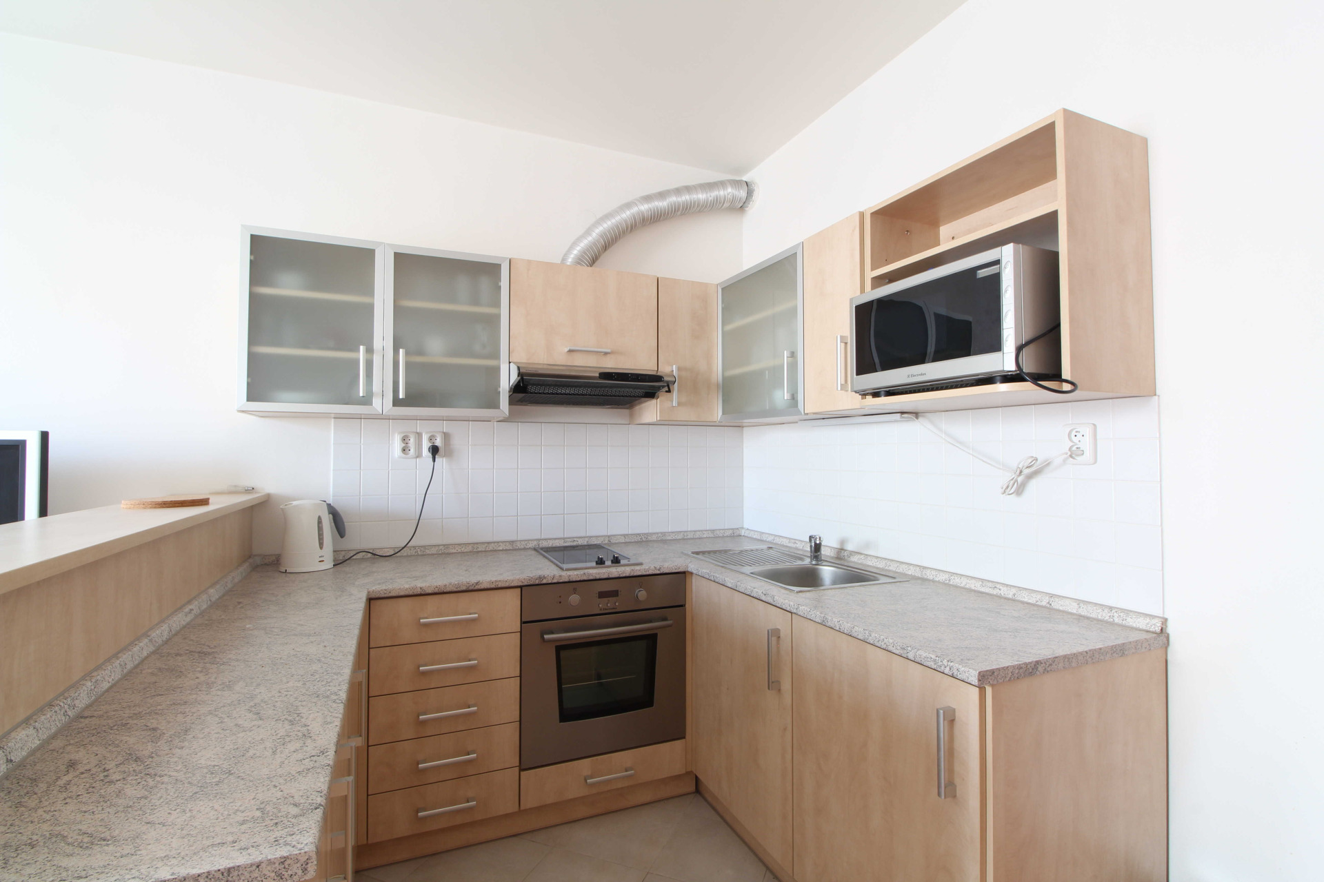 Pronájem bytu 1+kk, Mikanova, Praha - Zaběhlice, 14 900 Kč/měs., 28m2