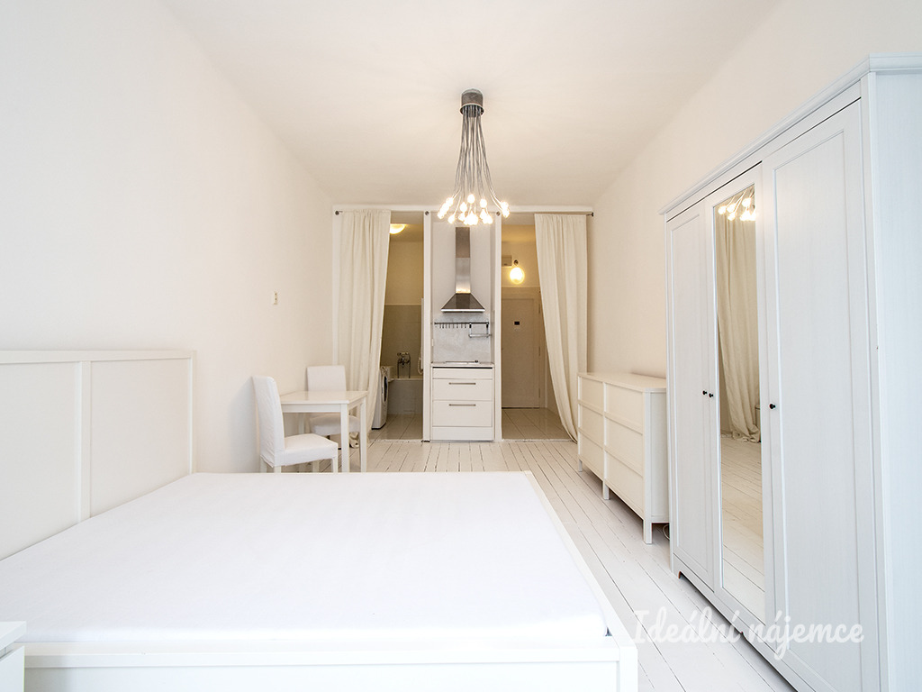 Pronájem bytu 1+kk, Jankovcova, Holešovice, 15 800 Kč/měs, 28 m2