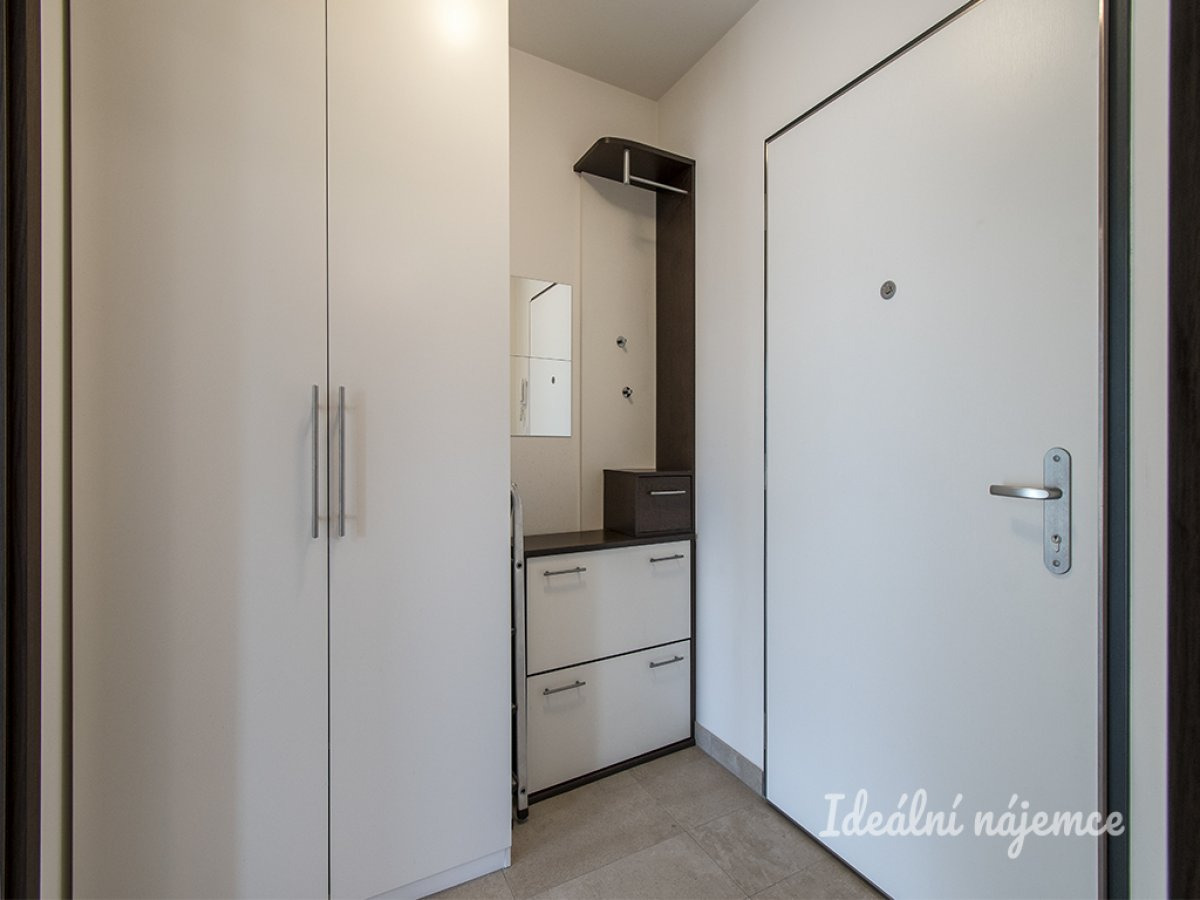 Pronájem bytu 1+kk, Kačírkova, Jinonice, 19300 Kč/měs, 31 m2