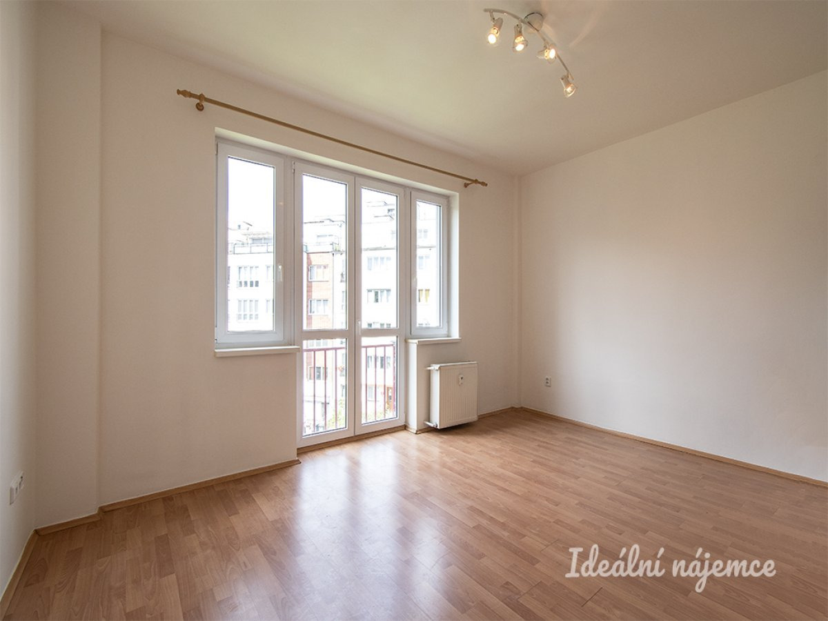 Pronájem bytu 1+kk, Na Hubálce, Střešovice, 16500 Kč/měsíčně, 24 m2