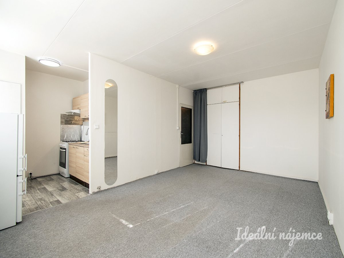 Pronájem bytu 1+kk, Baškirská, Vršovice, 17990 Kč/měs, 34 m2