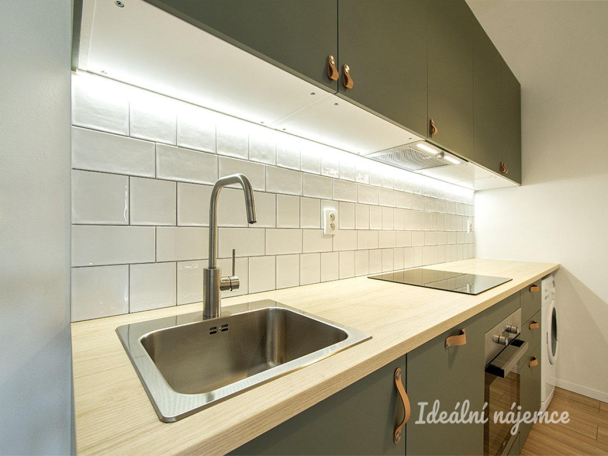 Pronájem bytu 1+kk, Hybešova, Karlín, 19200 Kč/měs, 33 m2