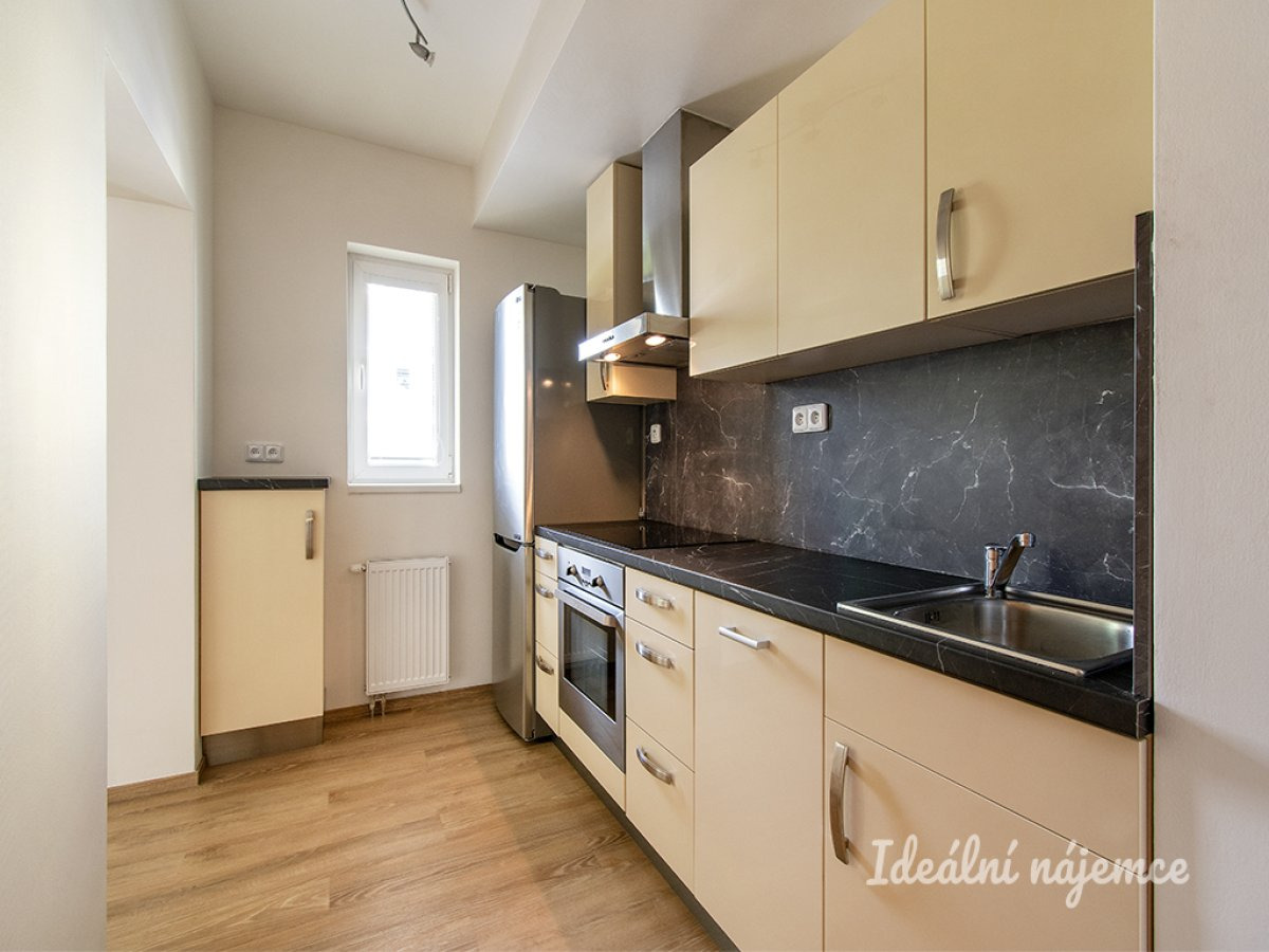 Pronájem bytu 2+kk, U Zátiší, Hodkovičky, 72 m2, Garážové stání