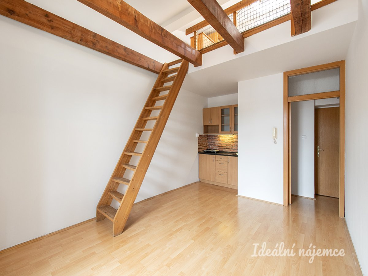 Pronájem bytu 1+kk, Magistrů, Michle, 17500 Kč/měs, 32 m2