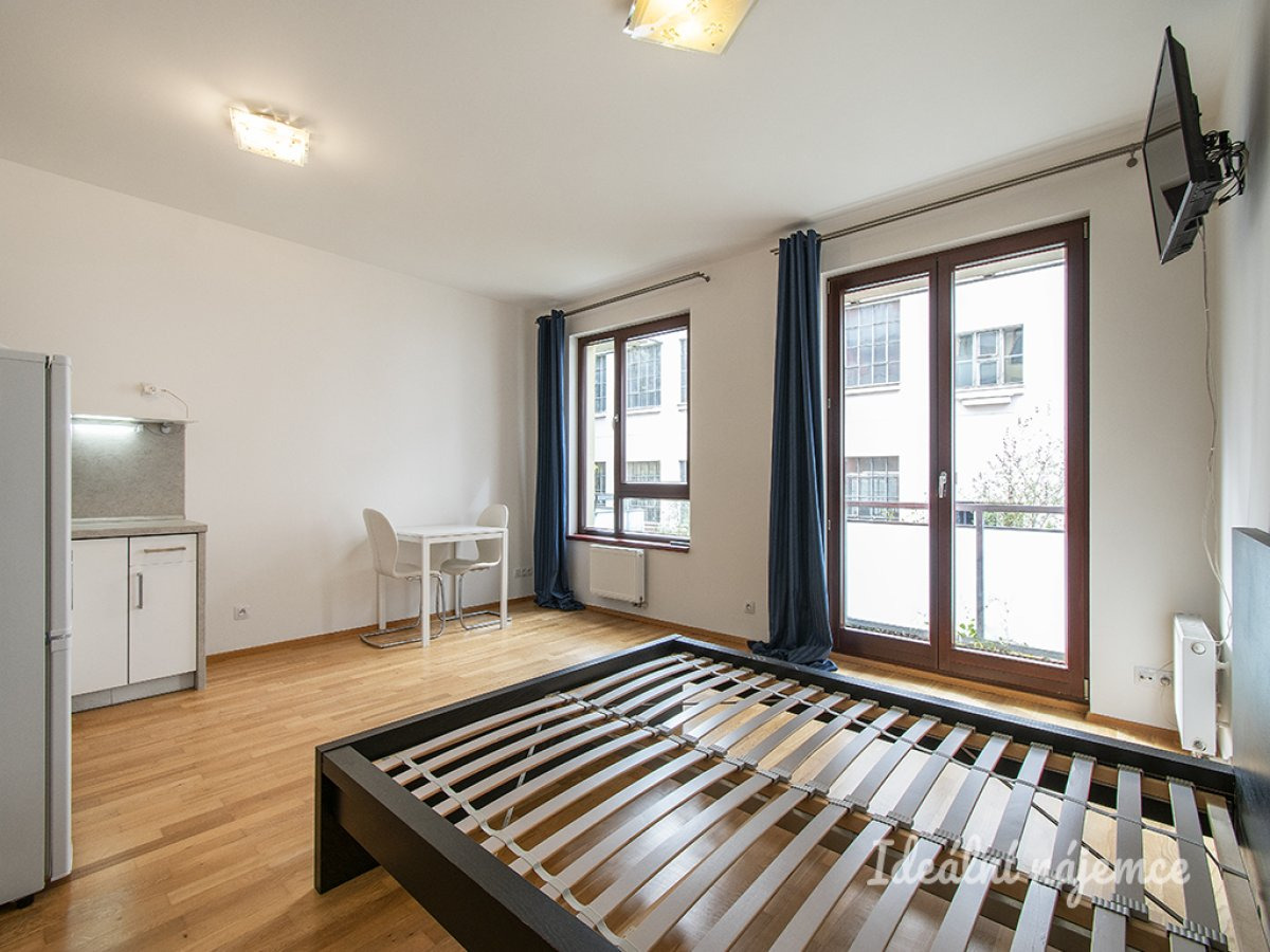 Pronájem bytu 1+kk, Baranova, Žižkov, 32 m2