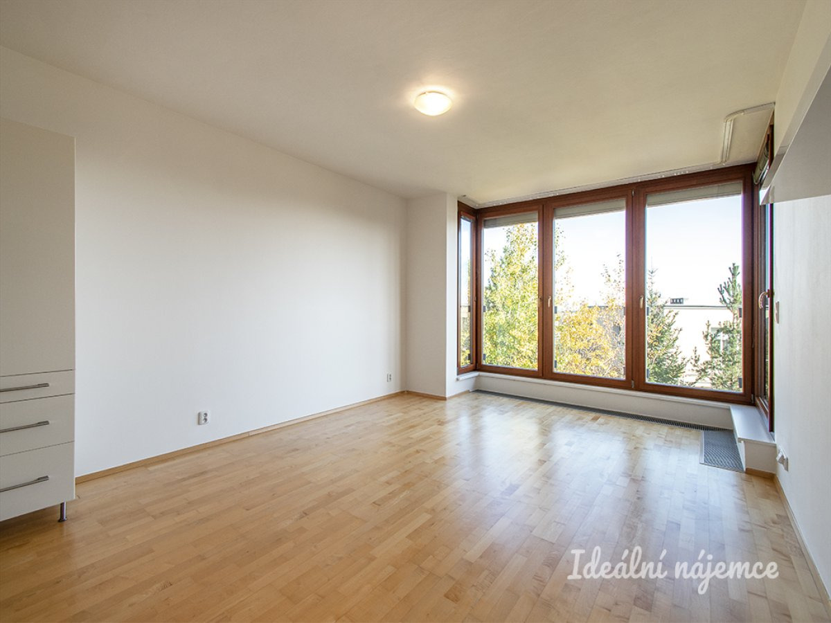 Pronájem bytu 2+kk, Štorkánova, Smíchov,  23 100Kč/měs, 53 m2
