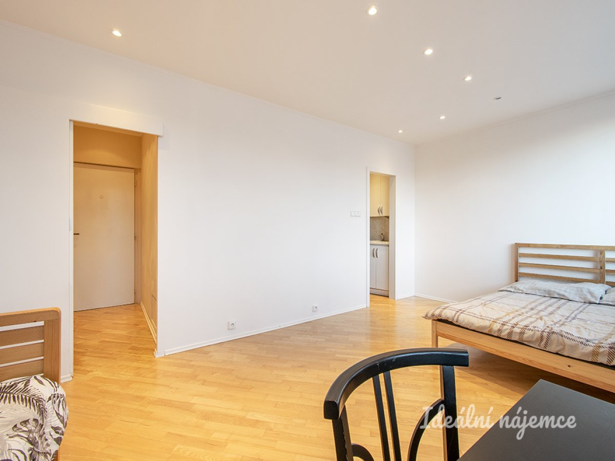 Pronájem bytu 1+kk, Nušlova, Stodůlky, 17000/měs, 35 m2