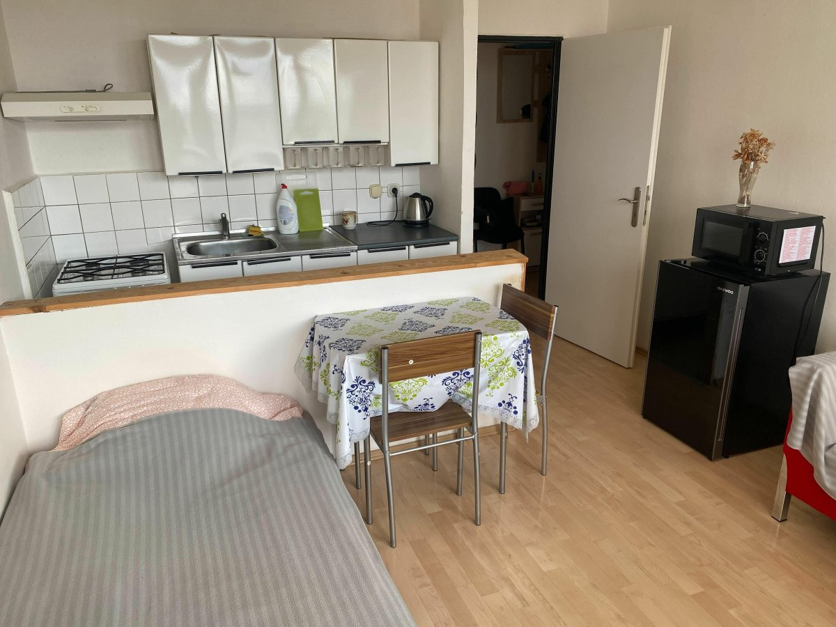 Pronájem bytu 1+1, Gercenova, Hostivař, 16000 Kč/měs, 39 m2