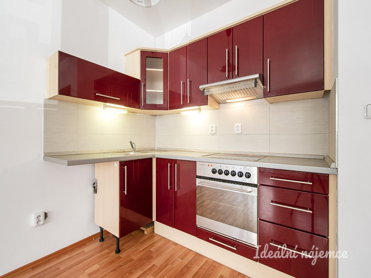 Pronájem bytu 1+kk, Bratislavská, Hostivař,  17 200 Kč/měs, 34 m2
