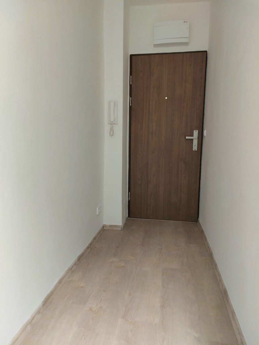 Pronájem bytu 1+kk, Baarova, 13 200 Kč/měs, 33 m2