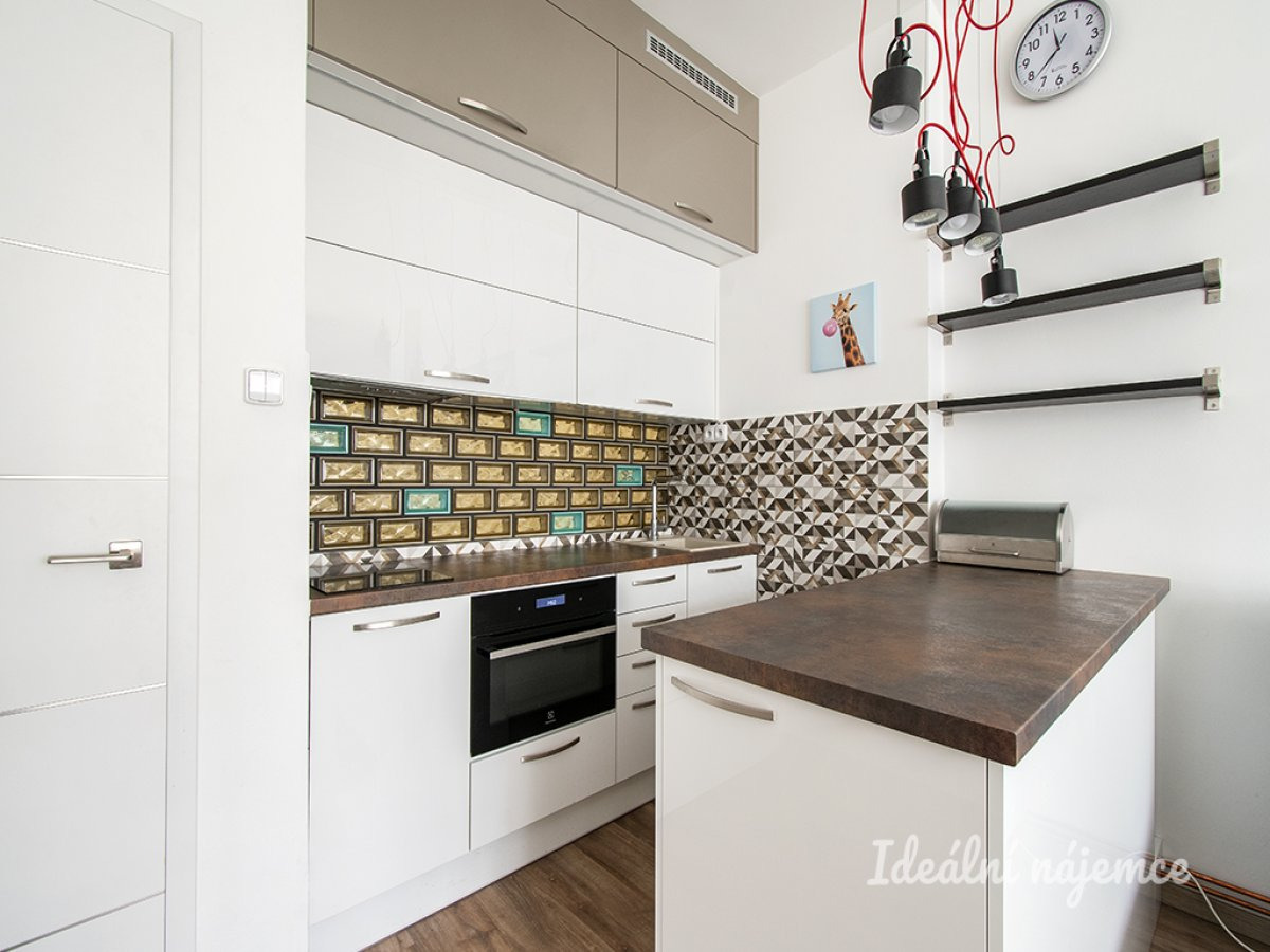 Pronájem bytu 2+kk, Křižíkova, Karlín, 23500  Kč/měs, 49 m2