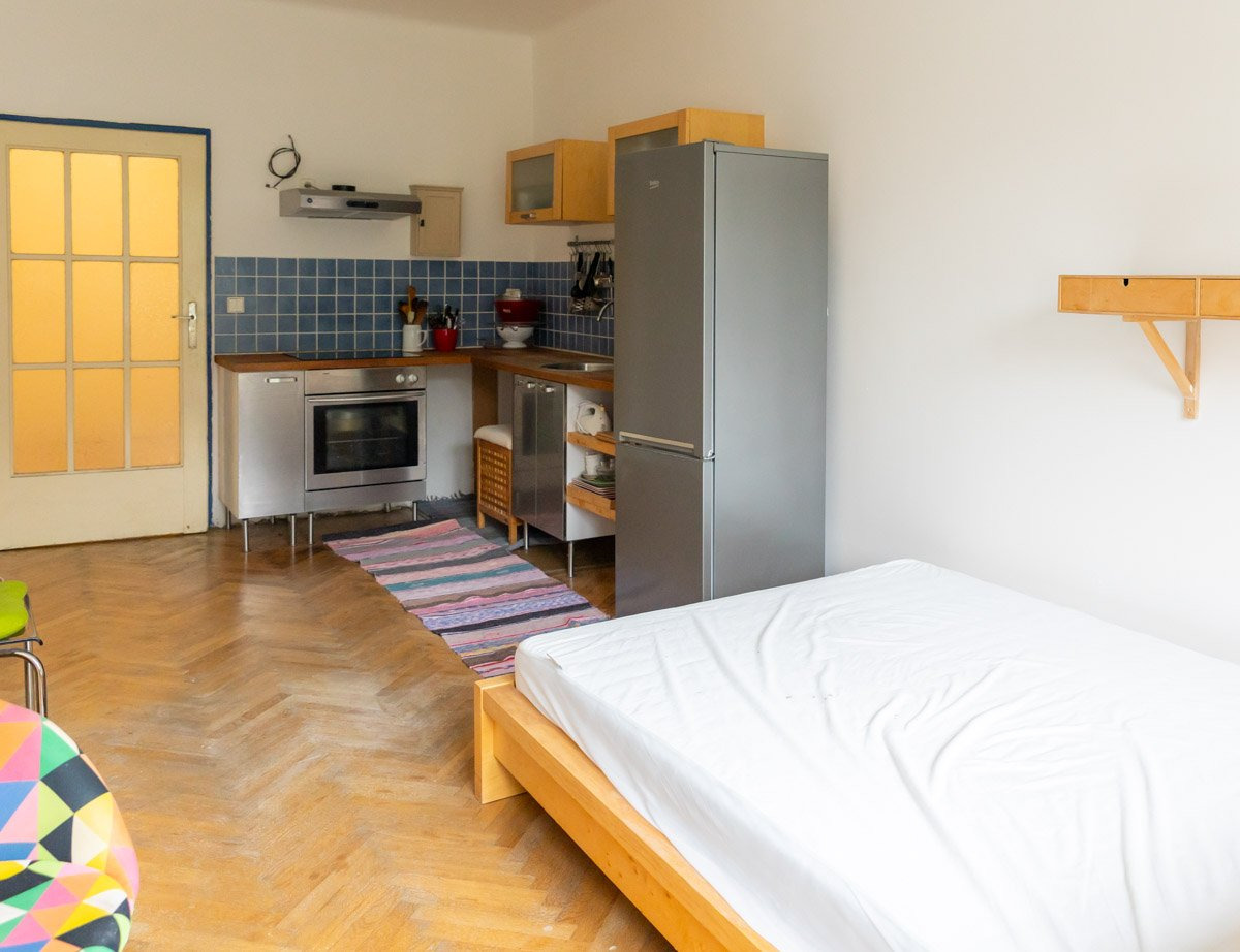 Pronájem bytu 1+kk, Biskupcova, Žižkov, 15000 Kč/měs, 28 m2