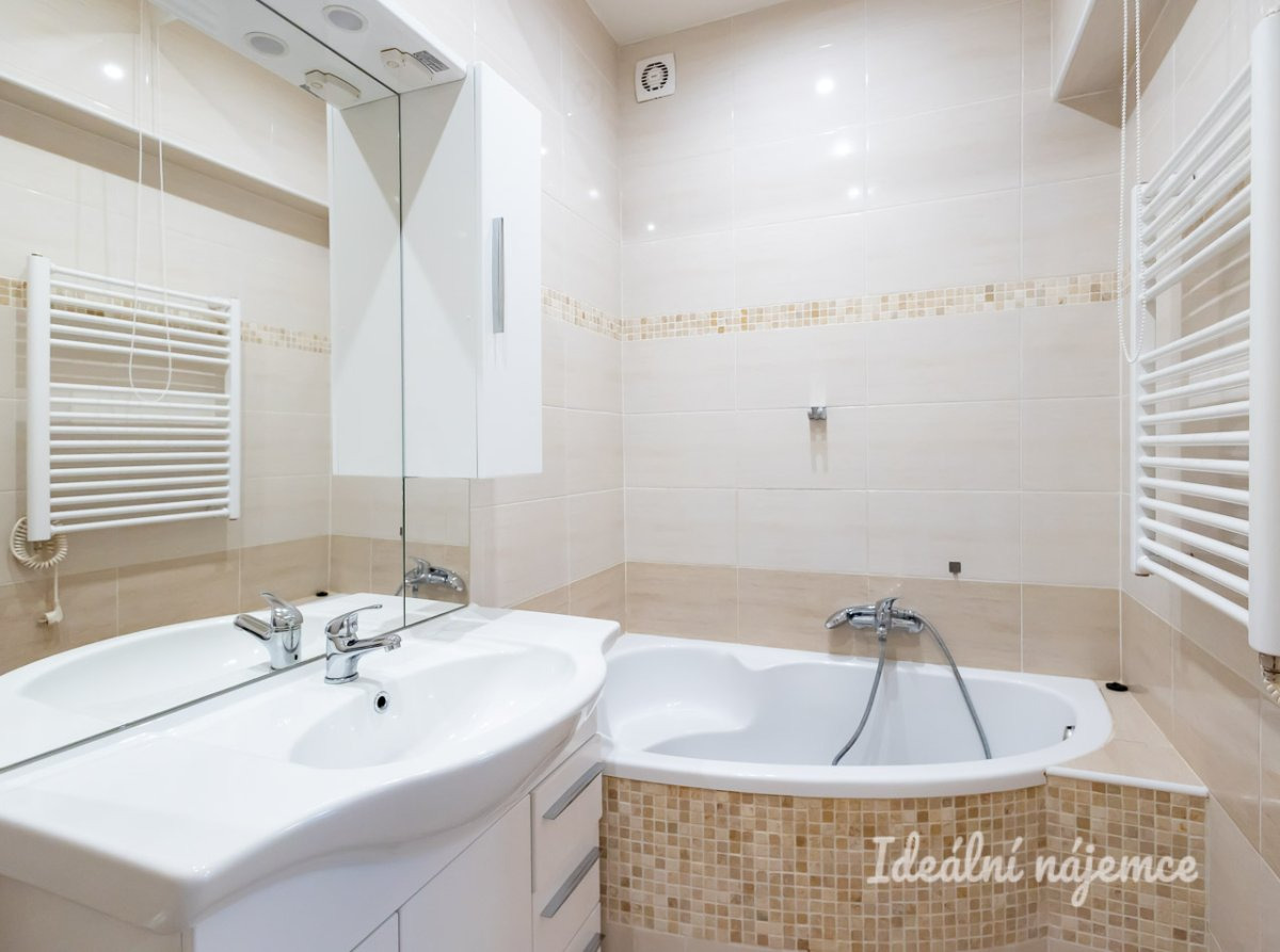 Pronájem bytu 2+kk, Písecká, Vinohrady,  22.20,-Kč/měs, 48 m2