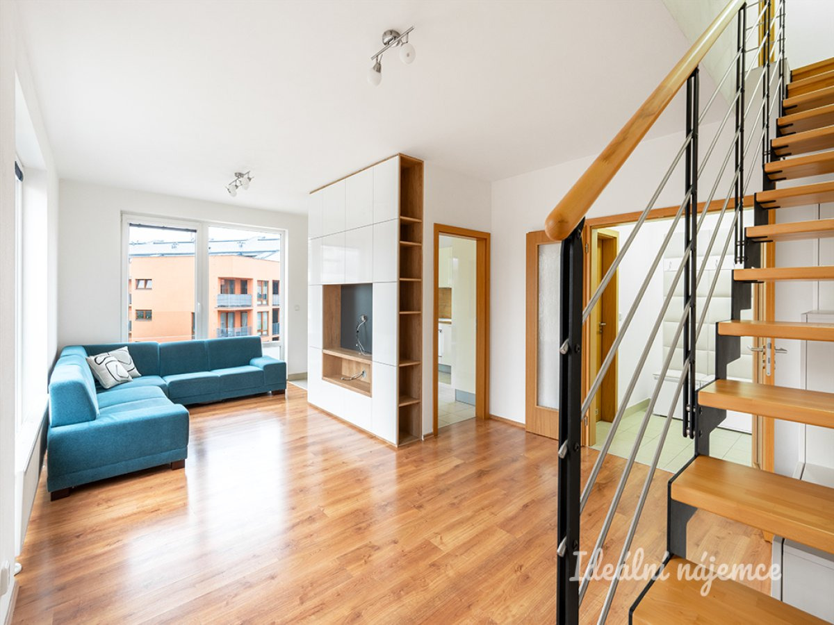 Pronájem bytu 3+kk, Na Fialce, Říčany u Prahy, 31900 Kč/měs, 149 m2 (Mezonet)