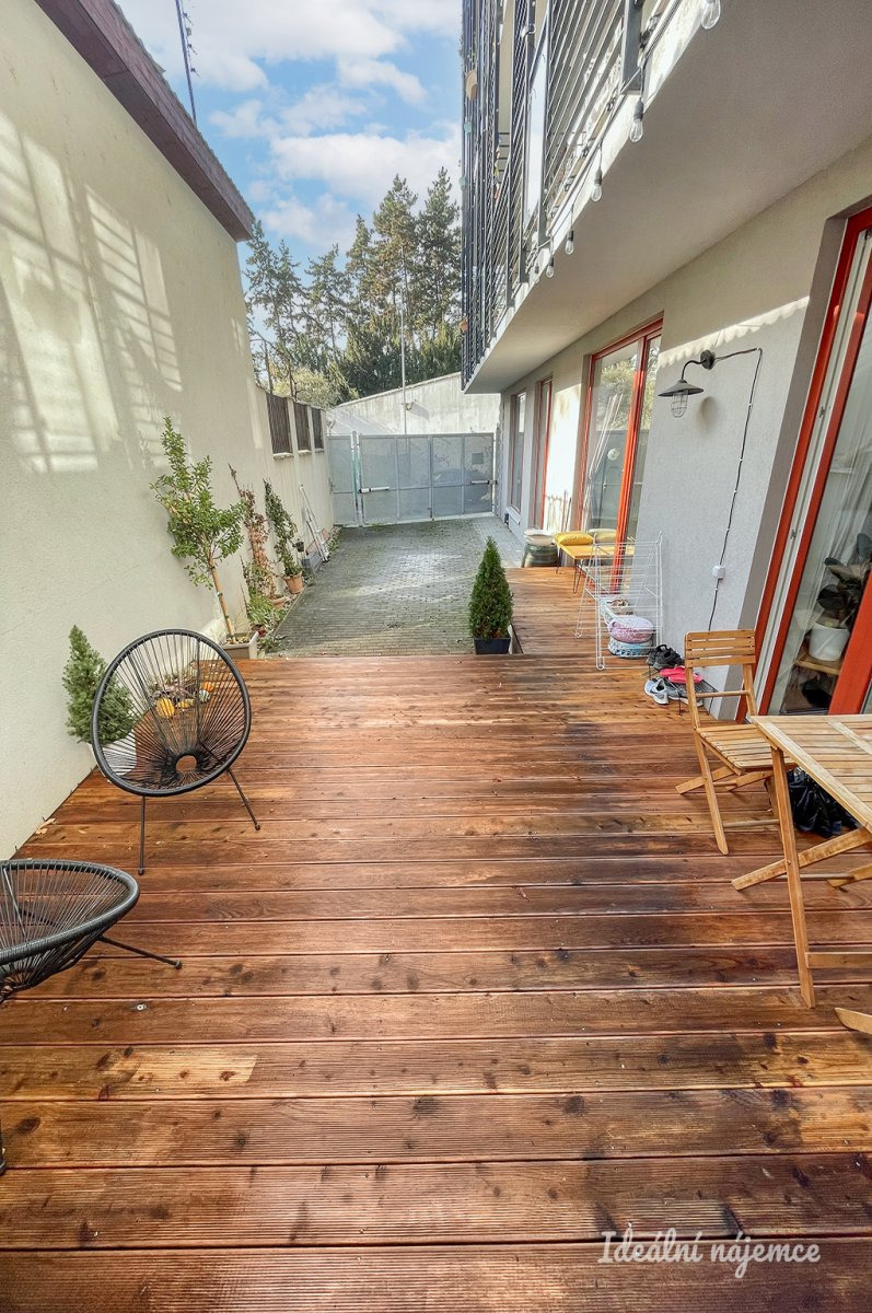 Pronájem bytu 2+kk, Košická, Vršovice, 30.900,- / 48 m2 s parkováním