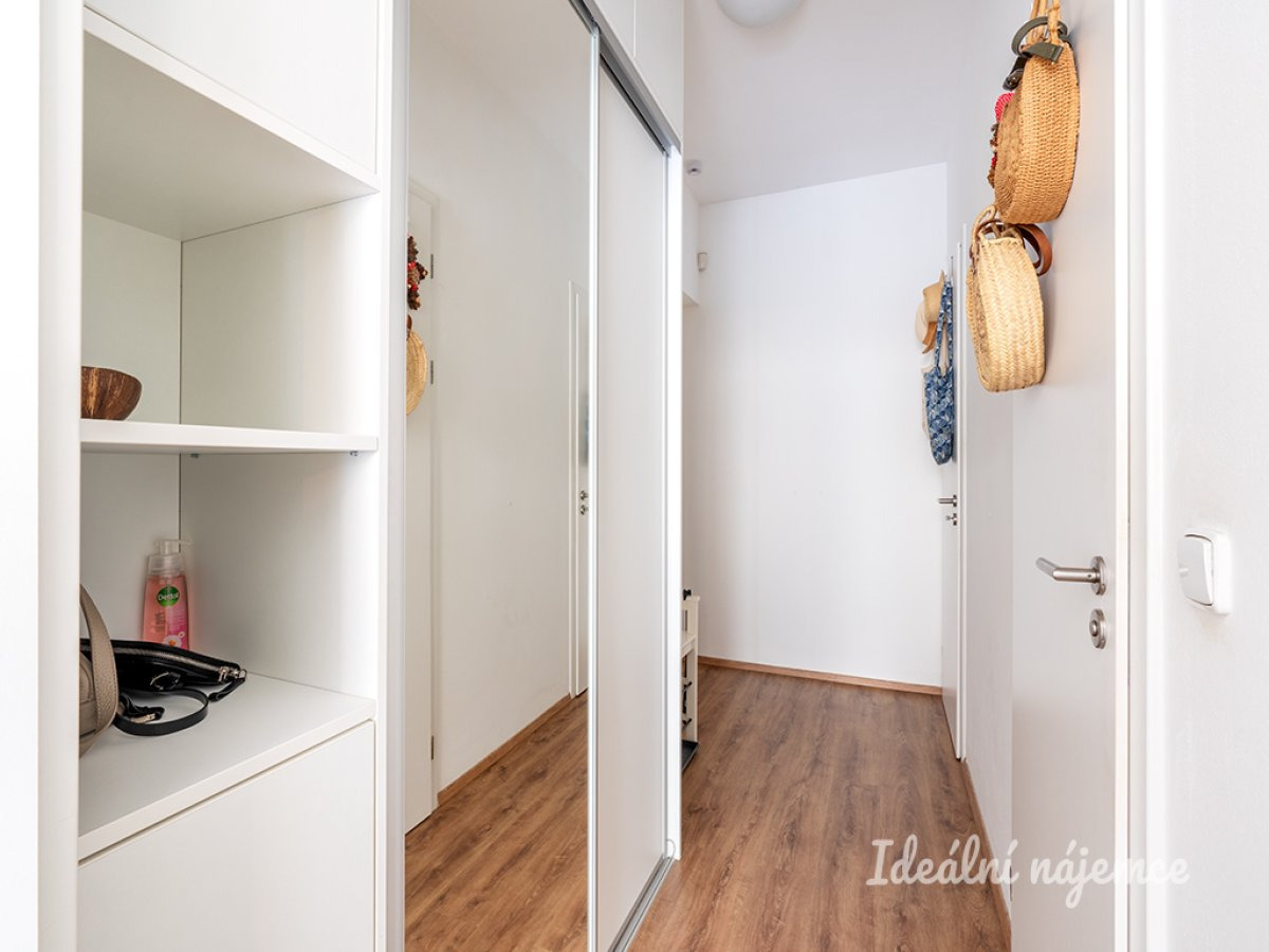 Byt k pronájmu 2+kk, Košická, Vršovice, 29900 Kč/měs, 48 m2