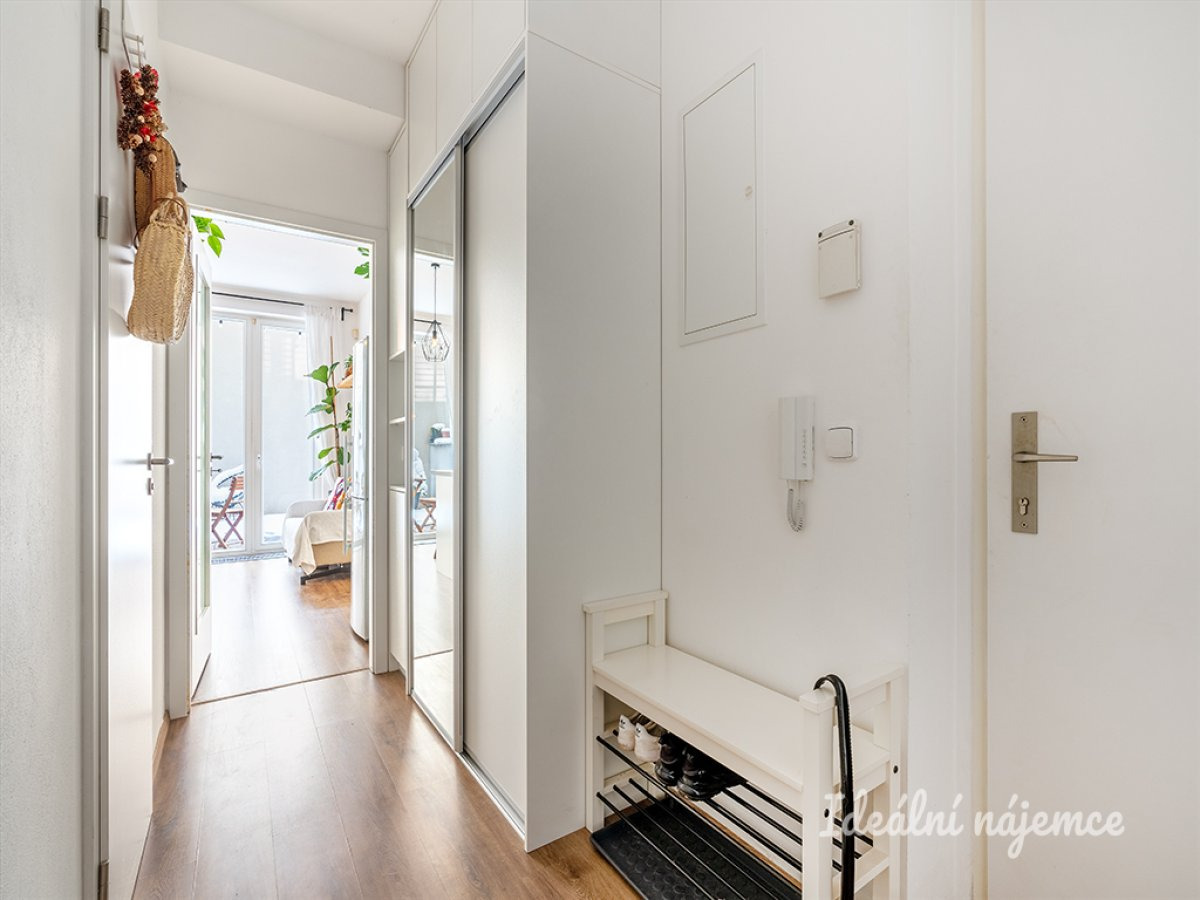 Byt k pronájmu 2+kk, Košická, Vršovice, 29900 Kč/měs, 48 m2