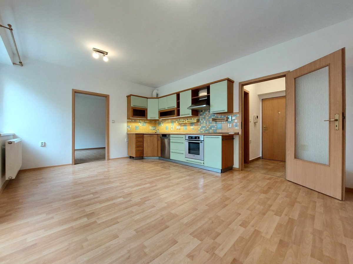 Pronájem bytu 2+kk, Ve Stromovce, Hradec Králové Třebeš, 17.000 Kč/měs, 45 m2 + předzahrádka 39 m2
