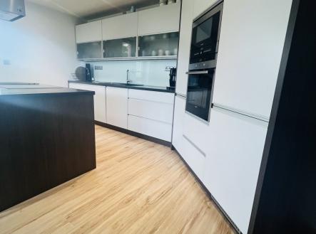 Pronájem bytu, 3+kk, 85 m²