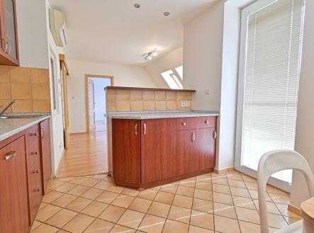 Pronájem bytu, 4+kk, 72 m²