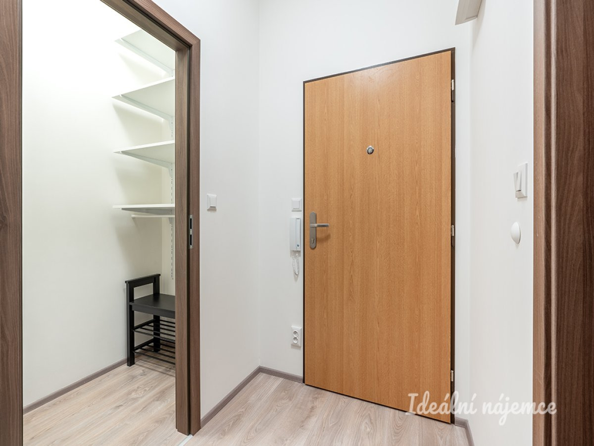 Pronájem bytu 1+kk, Bermanova, Čakovice, 19 900 Kč/měs, 33 m2