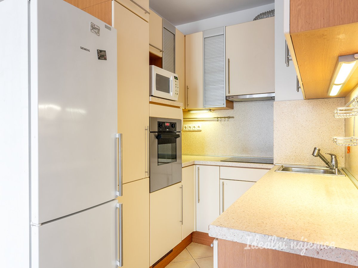 Pronájem bytu 2+kk s balkonem, Velenovského, Záběhlice, 24000 Kč/měs, 52 m2