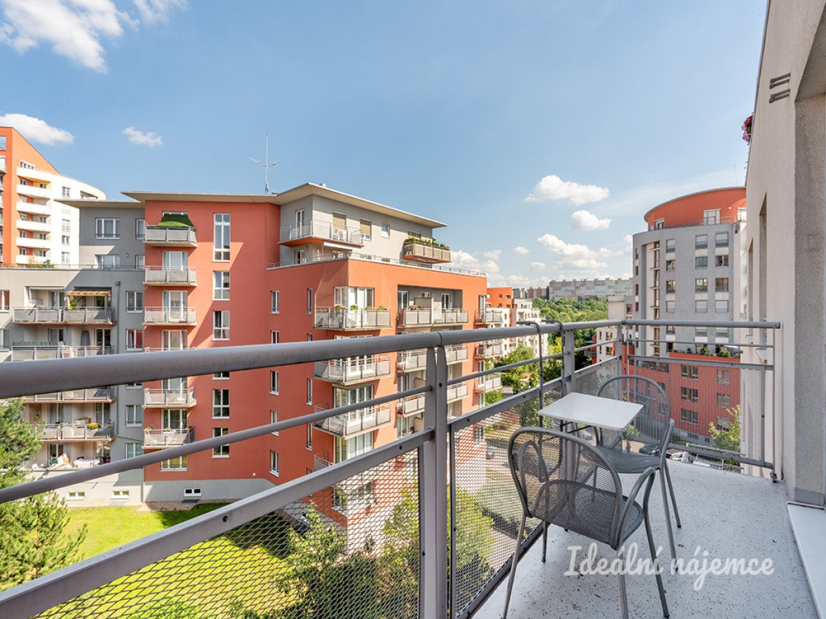 Pronájem bytu 2+kk s balkonem, Velenovského, Záběhlice, 24000 Kč/měs, 52 m2